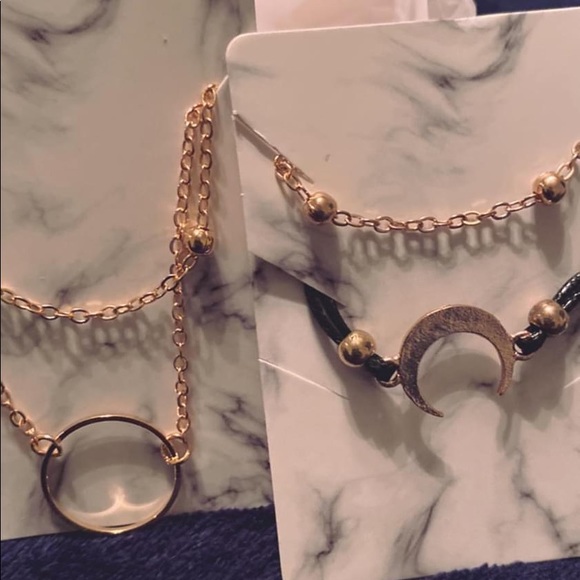 Bracelets and necklace set - Picture 1 of 1